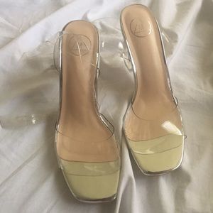Clear heeled sandals. From Missguided.💘